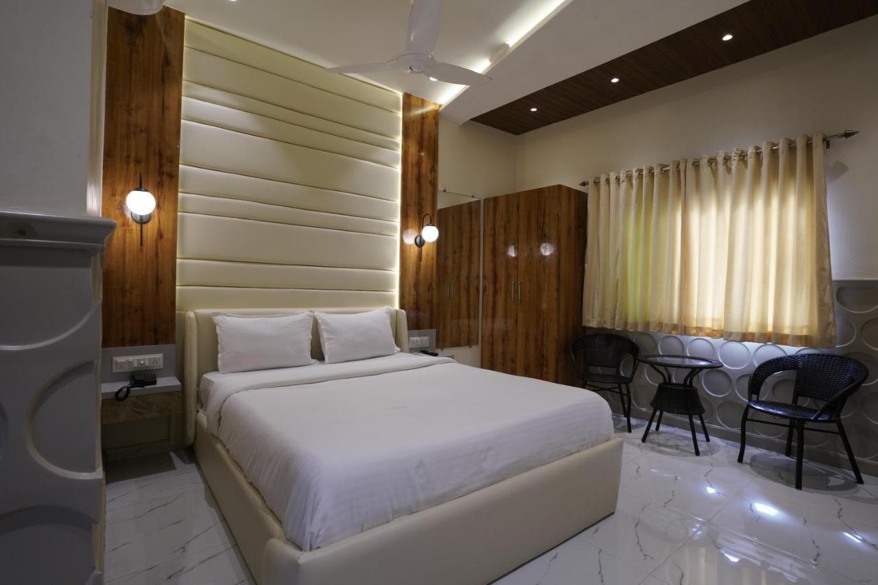 Palm Springs Beach Resort - Gorai Bombay Extérieur photo