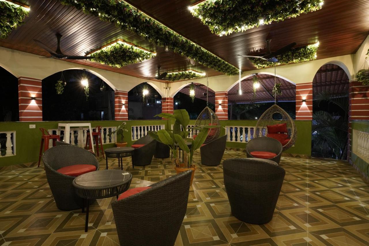 Palm Springs Beach Resort - Gorai Bombay Extérieur photo