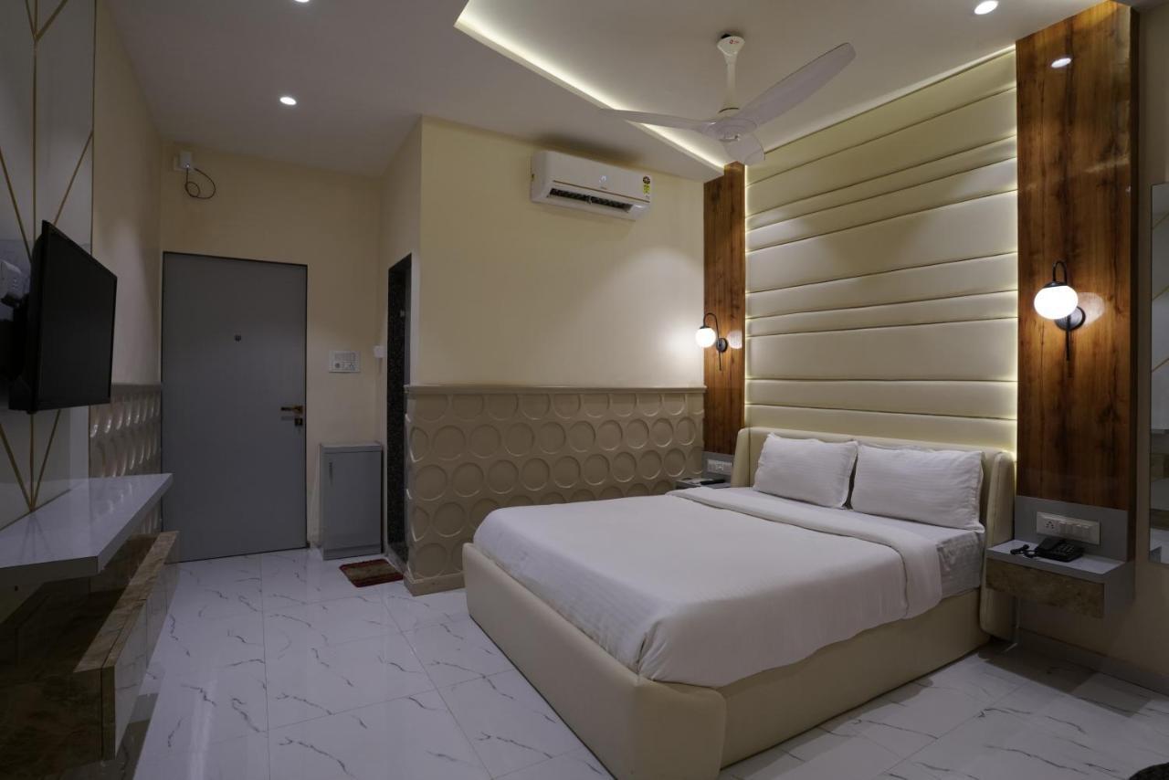 Palm Springs Beach Resort - Gorai Bombay Extérieur photo