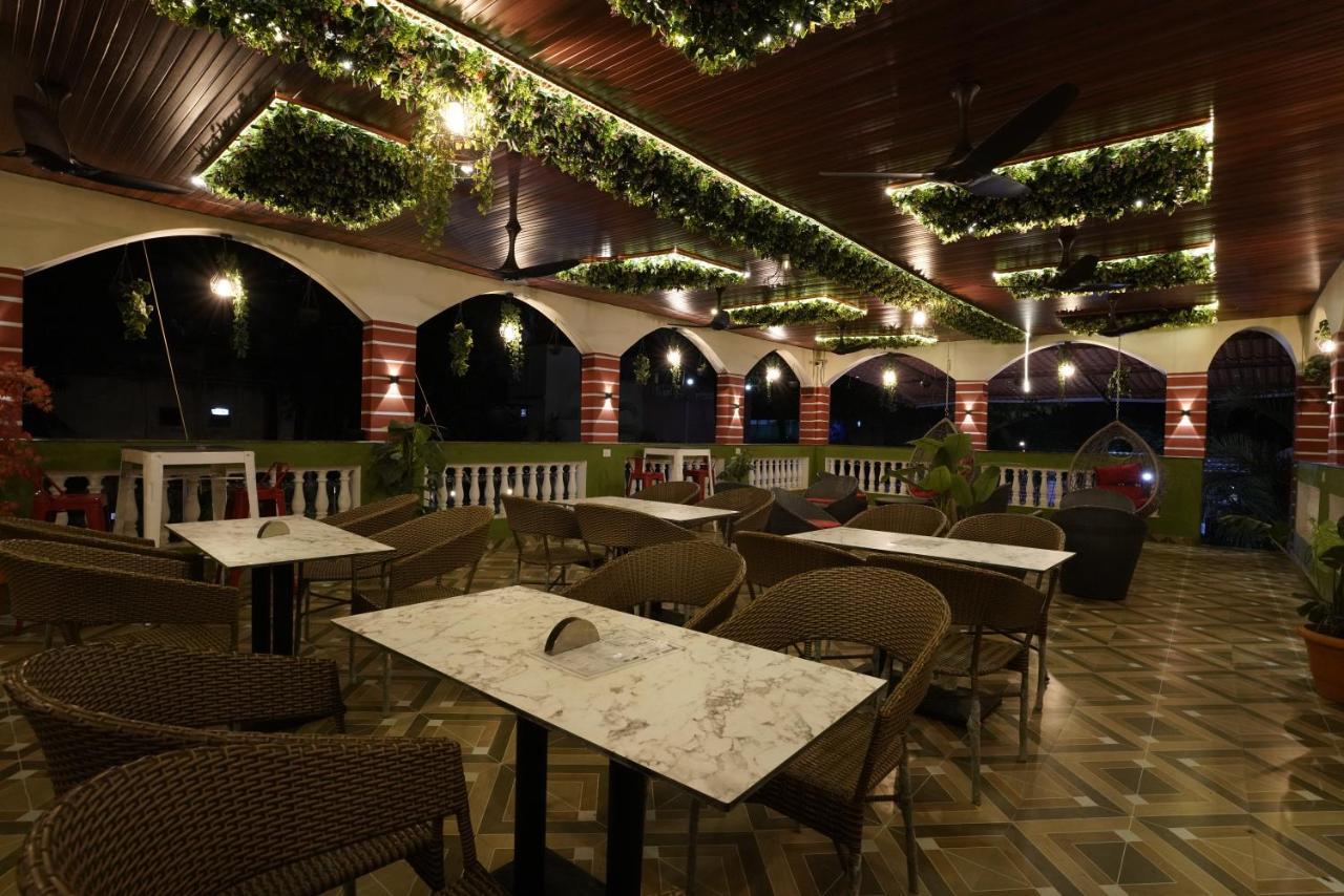 Palm Springs Beach Resort - Gorai Bombay Extérieur photo